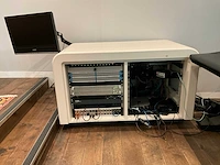 Studiomeubel met audio apparatuur - afbeelding 1 van  15