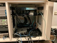 Studiomeubel met audio apparatuur - afbeelding 9 van  15