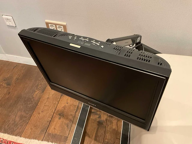 Studiomeubel met audio apparatuur - afbeelding 11 van  15