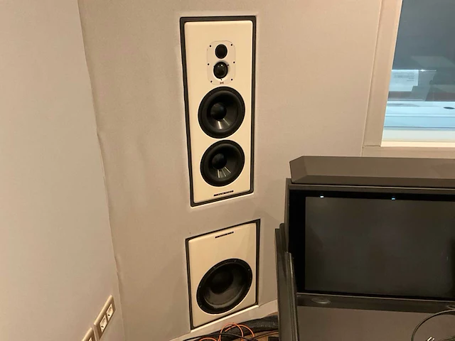 Studiomeubel met audio apparatuur - afbeelding 12 van  15