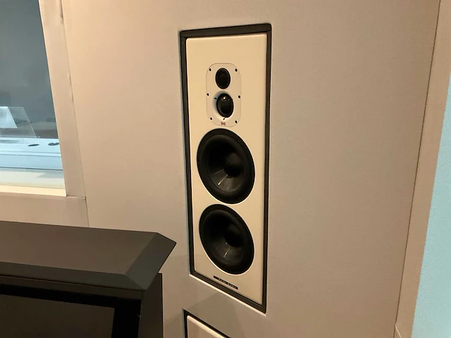 Studiomeubel met audio apparatuur - afbeelding 13 van  15