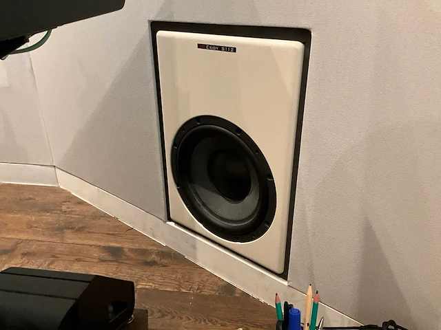 Studiomeubel met audio apparatuur - afbeelding 14 van  15