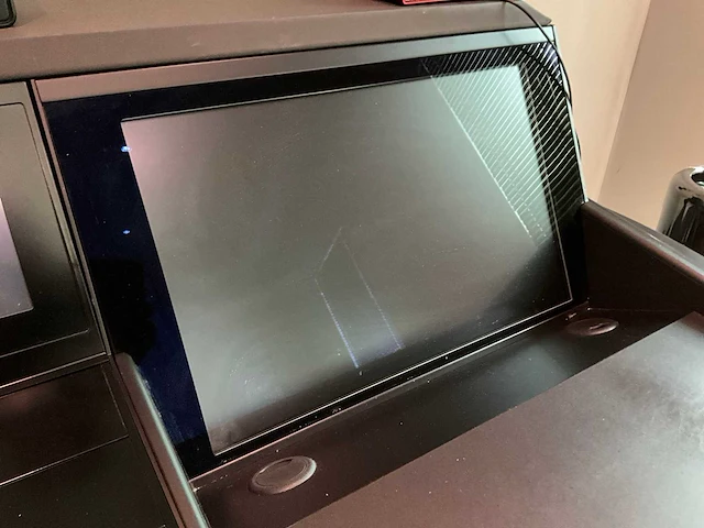 Studiotafel met audio apparatuur - afbeelding 2 van  18