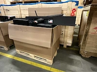 Studiotafel met audio apparatuur - afbeelding 9 van  18