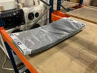 Studiotafel met audio apparatuur - afbeelding 10 van  18