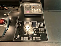 Studiotafel met audio apparatuur - afbeelding 4 van  18
