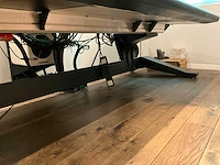 Studiotafel met audio apparatuur - afbeelding 7 van  18