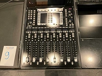 Studiotafel met audio apparatuur - afbeelding 17 van  18
