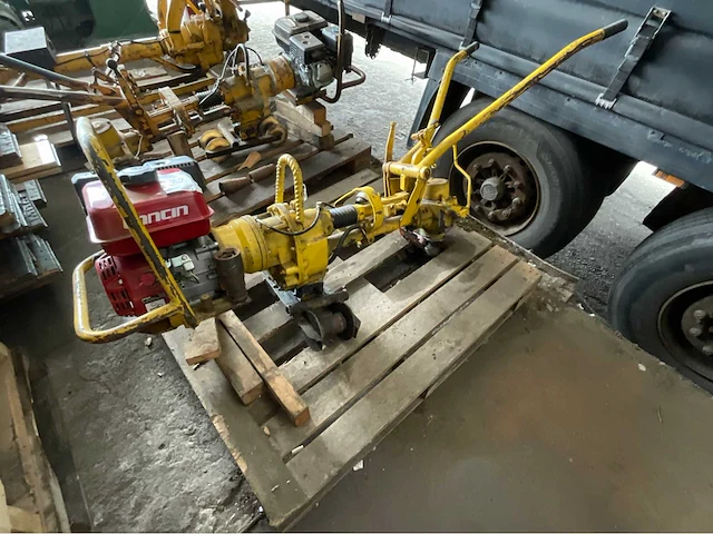 Stumec kraagschroefmachine - afbeelding 1 van  5
