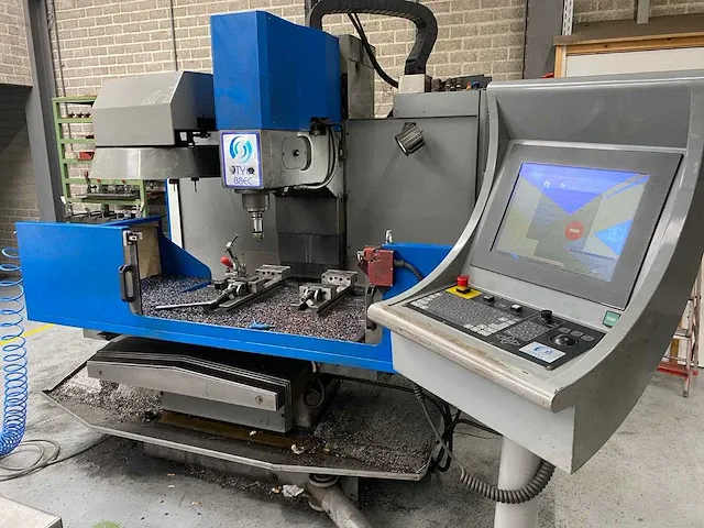 Style - bm 8 - cnc-freesmachine - 2001 - afbeelding 1 van  5
