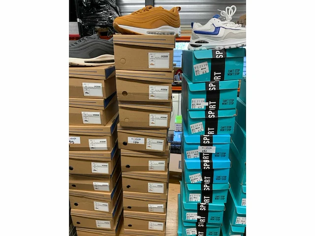 Style no. jk886m paar sneakers (9x) - afbeelding 1 van  1