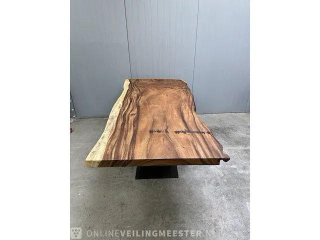 Suar boomstam eettafel op stalen onderstel, 2023 - afbeelding 2 van  7