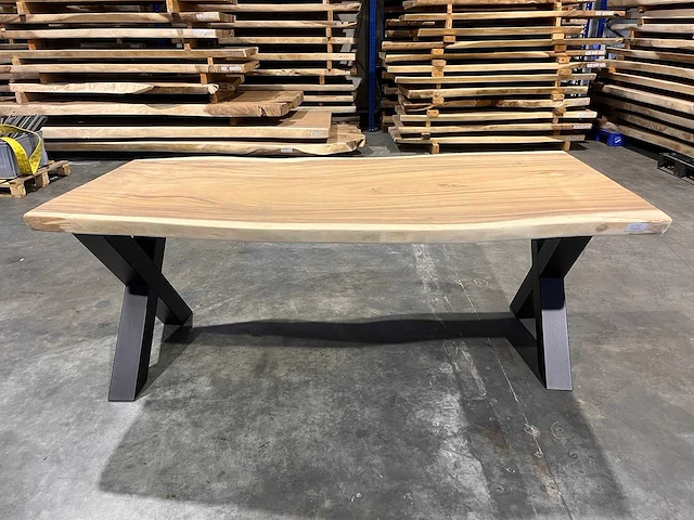 Suar boomstam tafel 200 cm. - afbeelding 2 van  3