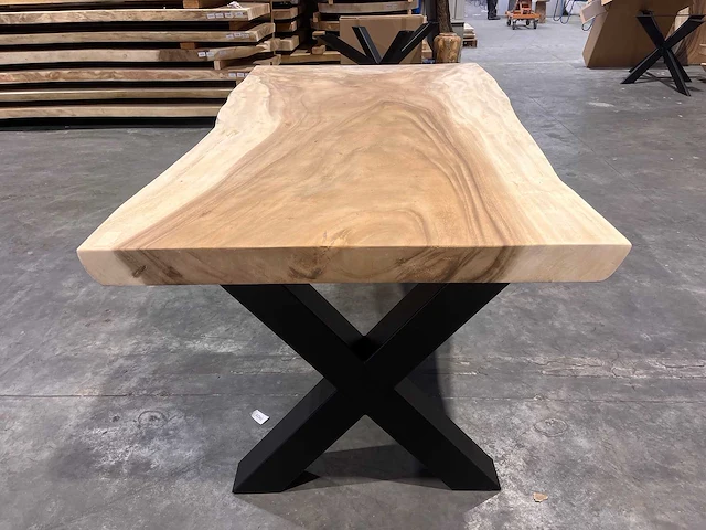 Suar boomstam tafel 200 cm. - afbeelding 2 van  3