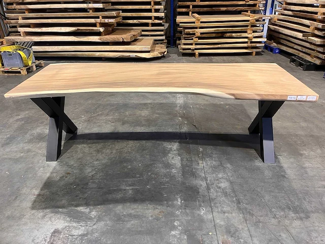 Suar boomstam tafel 240 cm. - afbeelding 1 van  3