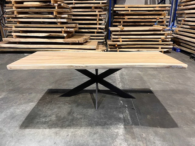 Suar boomstam tafel 240 cm. - afbeelding 1 van  3