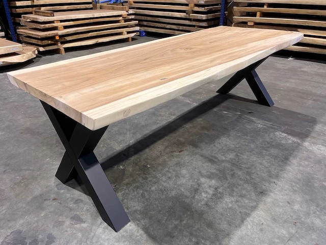 Suar boomstam tafel 240 cm. - afbeelding 1 van  3