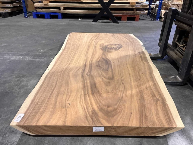 Suar boomstam tafelblad 180 cm. - afbeelding 2 van  3