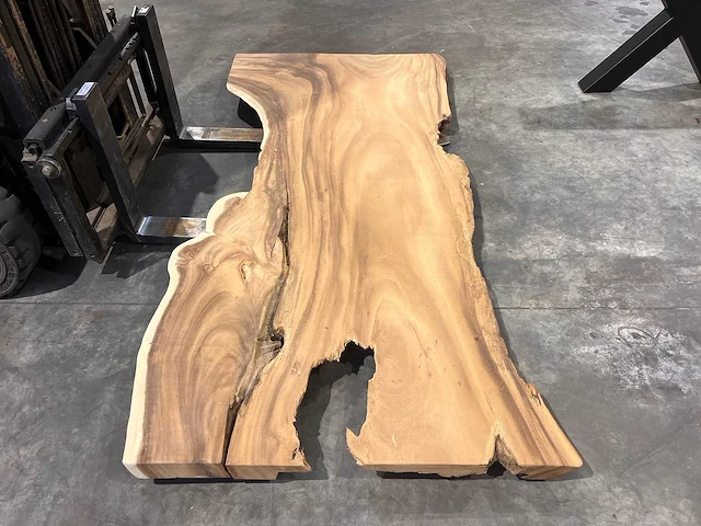 Suar boomstam tafelblad 212 cm. - afbeelding 1 van  3