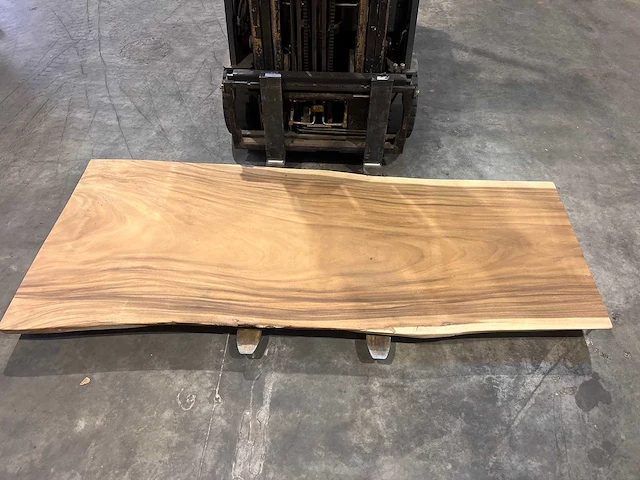 Suar boomstam tafelblad 240 cm. - afbeelding 3 van  3