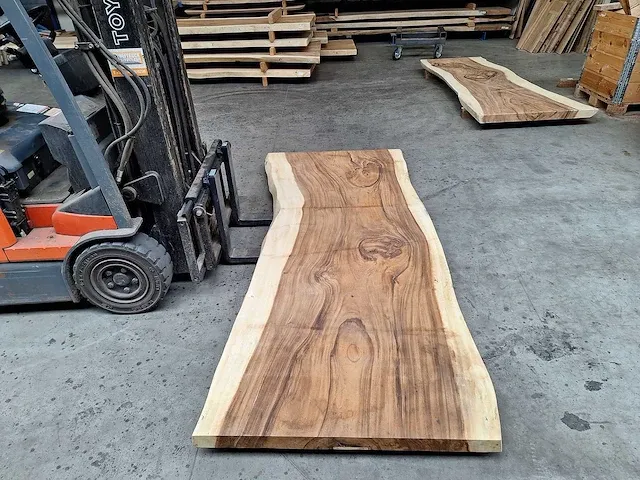 Suar boomstam tafelblad 260 cm - afbeelding 2 van  3