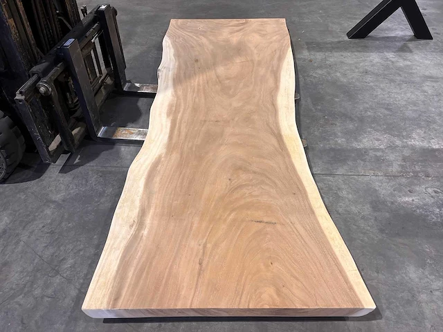 Suar boomstam tafelblad 260 cm. - afbeelding 1 van  3