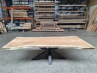 Suar boomstamtafel 260 cm.