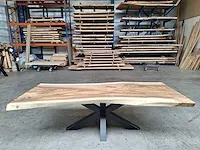 Suar boomstamtafel 260 cm.