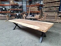 Suar boomstamtafel 300 cm.