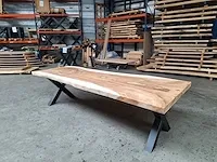 Suar boomstamtafel 300 cm.