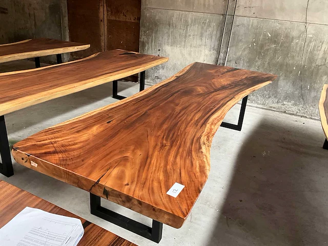 Suar eetkamertafel 325cmx120x9cm - afbeelding 1 van  3