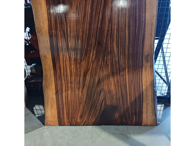 Suar walnut solid wood table epoxy, 2025 - afbeelding 4 van  7