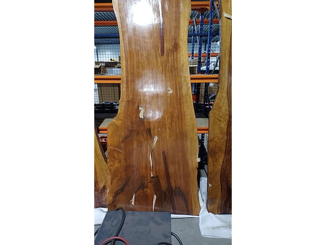 Suar walnut wood eettafel buiten/binnen epoxy 240x100 cm, sanderz, 2025 - afbeelding 1 van  1