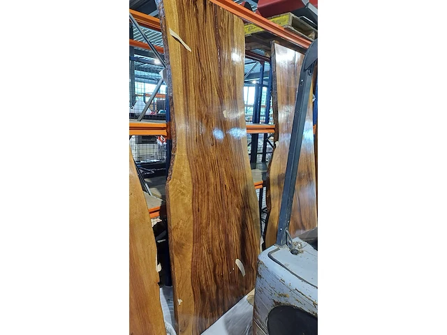 Suar walnut wood eettafel buiten/binnen epoxy 240x100 cm, sanderz, 2025 - afbeelding 1 van  1