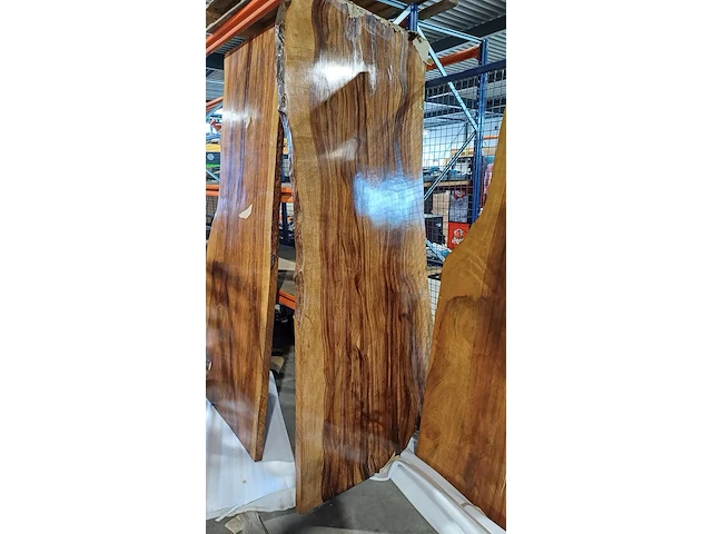 Suar walnut wood eettafel buiten/binnen epoxy 240x100 cm, sanderz, 2025 - afbeelding 1 van  1