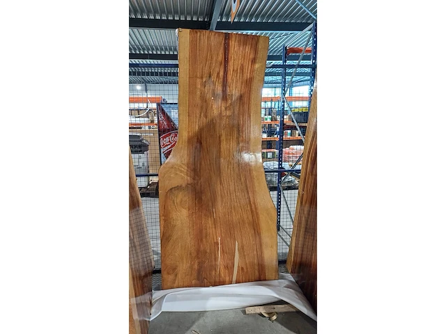 Suar walnut wood eettafel buiten/binnen epoxy 240x100 cm, sanderz, 2025 - afbeelding 1 van  1