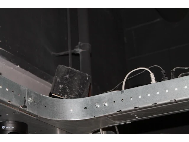 Subwoofer edifier met twee speakers. let op! dienen door uzelf verwijderd te worden op circa 3 m hoogte. - afbeelding 1 van  2