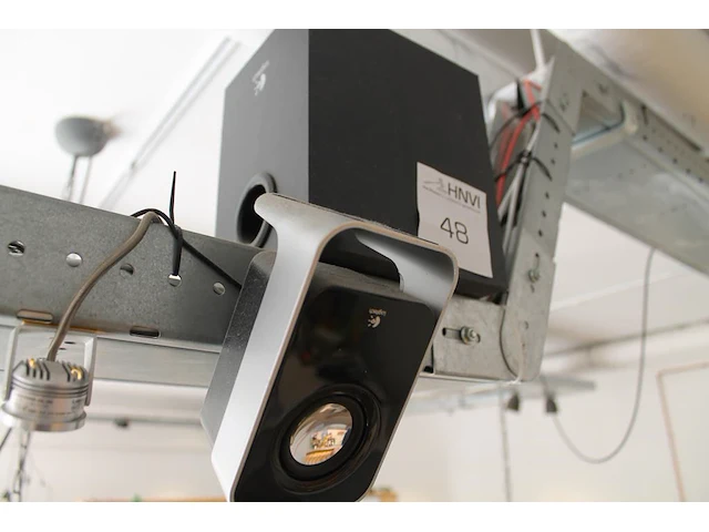 Subwoofer edifier met twee speakers. let op! dienen door uzelf verwijderd te worden op circa 3 m hoogte. - afbeelding 1 van  1