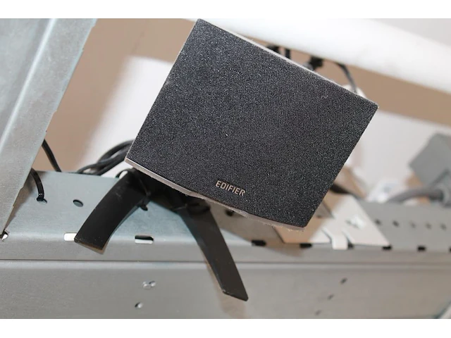 Subwoofer edifier met twee speakers. let op! dienen door uzelf verwijderd te worden op circa 3 m hoogte. - afbeelding 2 van  2