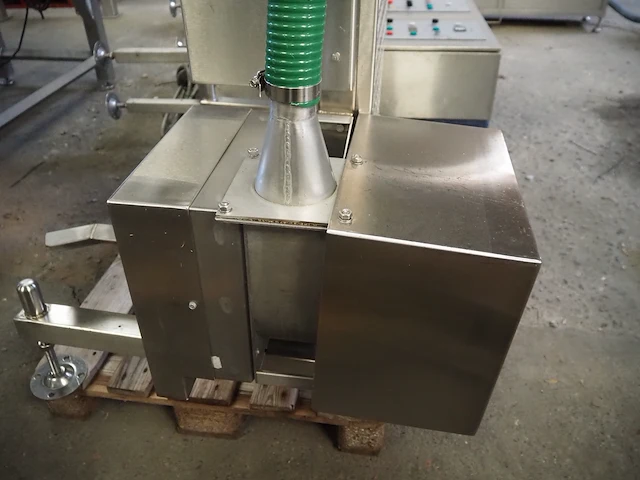 Sugden ltd - afbeelding 2 van  16