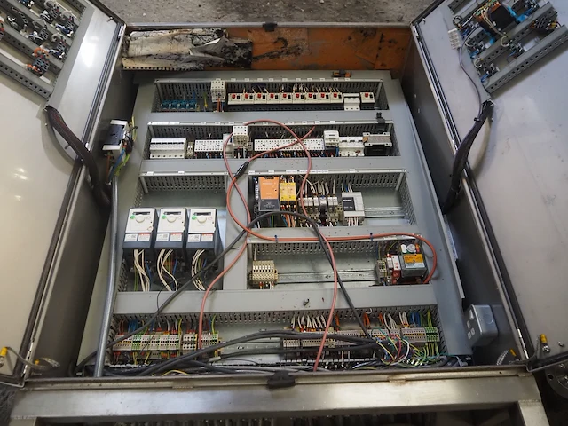 Sugden ltd - afbeelding 8 van  16