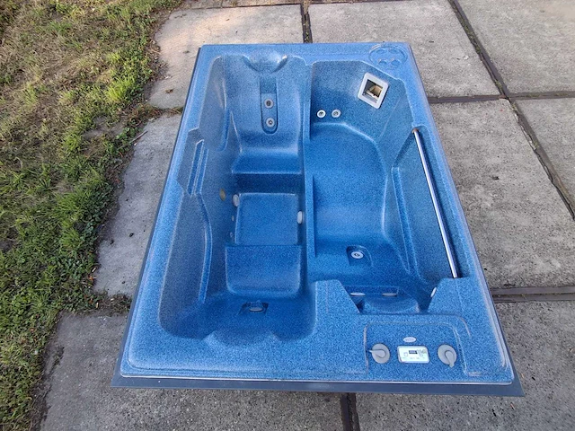 Sunbelt 3 persoons jacuzzi en buitenspa - afbeelding 12 van  21