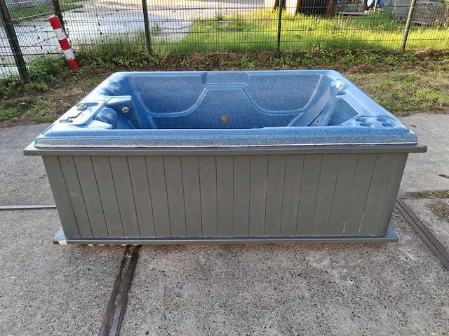 Sunbelt 3 persoons jacuzzi en buitenspa - afbeelding 11 van  21