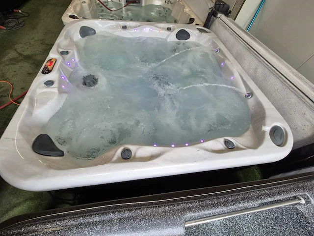 Sunbelt 5 persoons amerikaanse jacuzzi jacuzzi en buitenspa - afbeelding 3 van  16