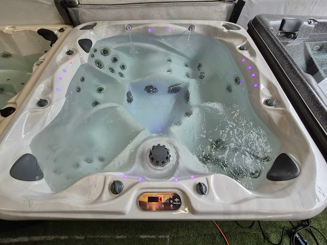 Sunbelt 5 persoons amerikaanse jacuzzi jacuzzi en buitenspa - afbeelding 4 van  16