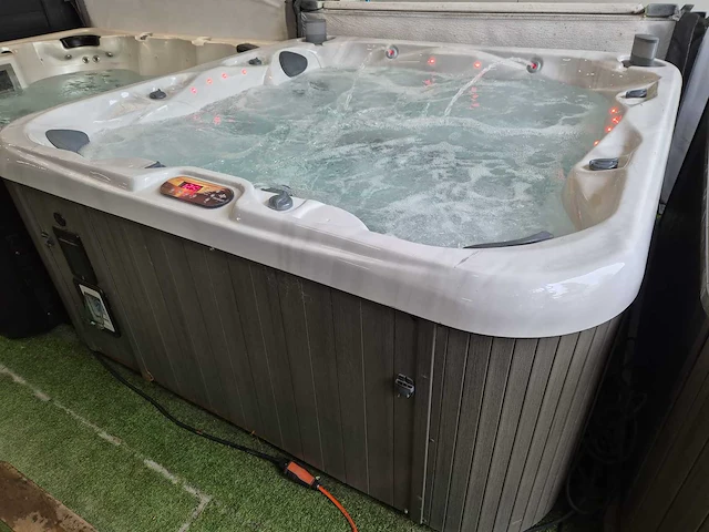 Sunbelt 5 persoons amerikaanse jacuzzi jacuzzi en buitenspa - afbeelding 6 van  16