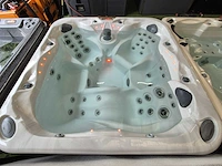 Sunbelt 5 persoons amerikaanse jacuzzi jacuzzi en buitenspa - afbeelding 1 van  16
