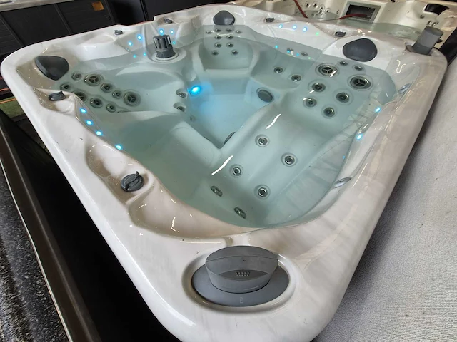 Sunbelt 5 persoons amerikaanse jacuzzi jacuzzi en buitenspa - afbeelding 10 van  16