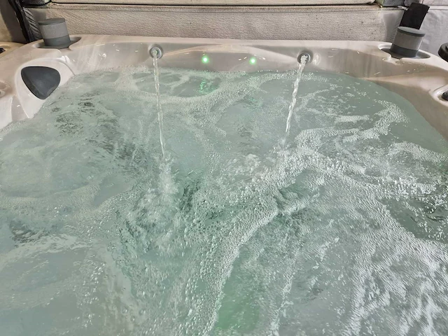 Sunbelt 5 persoons amerikaanse jacuzzi jacuzzi en buitenspa - afbeelding 11 van  16