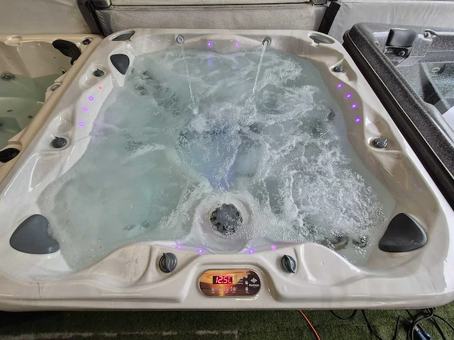 Sunbelt 5 persoons amerikaanse jacuzzi jacuzzi en buitenspa - afbeelding 13 van  16